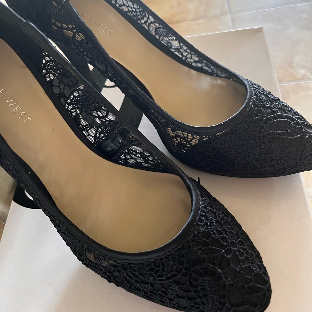 Nine West lace fabric black 4” heels shoes - Picture 4 of 10